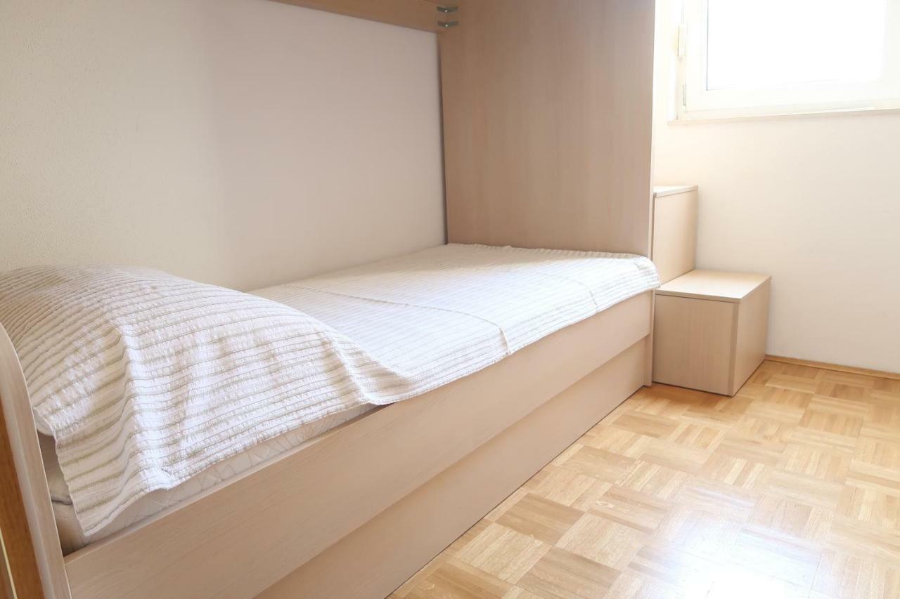 Apartments Maras Primosten Exterior photo
